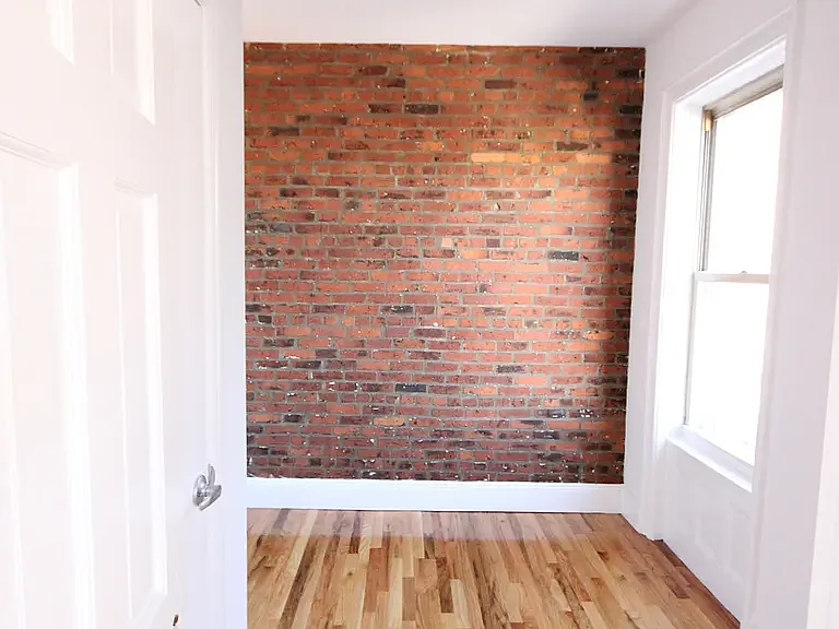 200 Waverly Pl #20 — Photo 5