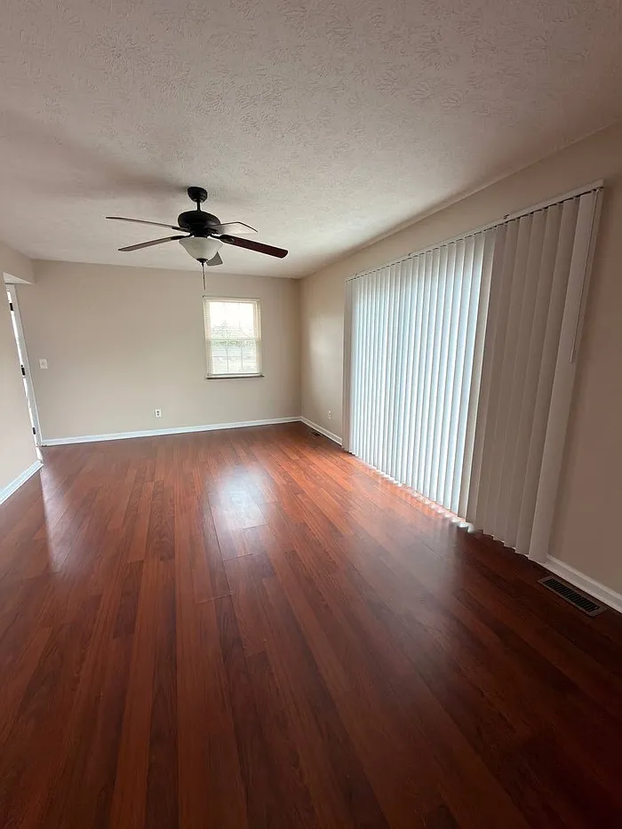 3 bed, 2.5 bath, 1650 sqft, $2,100 — Photo 4