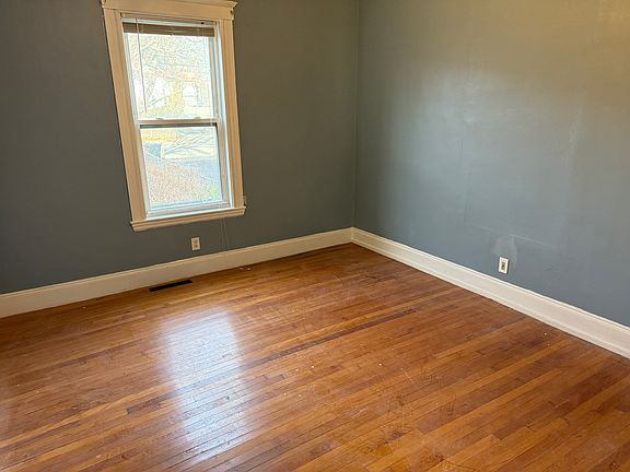 3rd image of 72 Newbury Ave #1