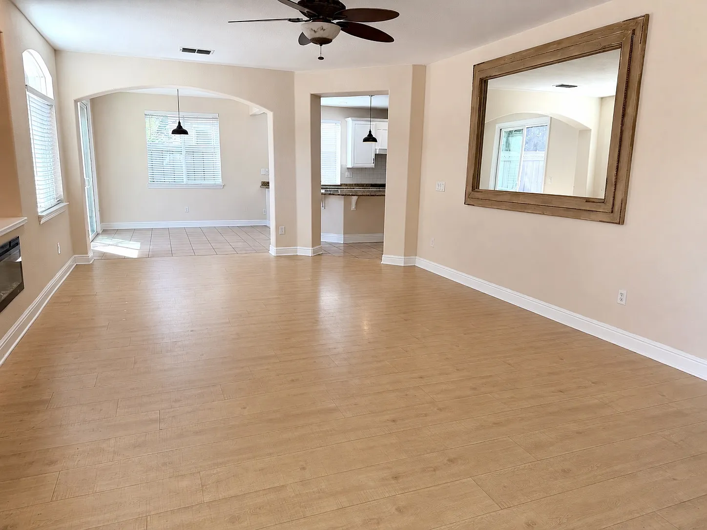 5 bed, 4097 sqft, $4,750 — Photo 4