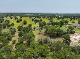 222 Flash Cir, Luling, TX 78648