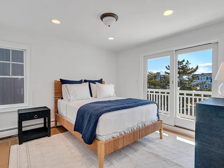 706 Morven Ter — Photo 25