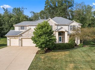 36110 S Huntington Dr, Solon, OH 44139