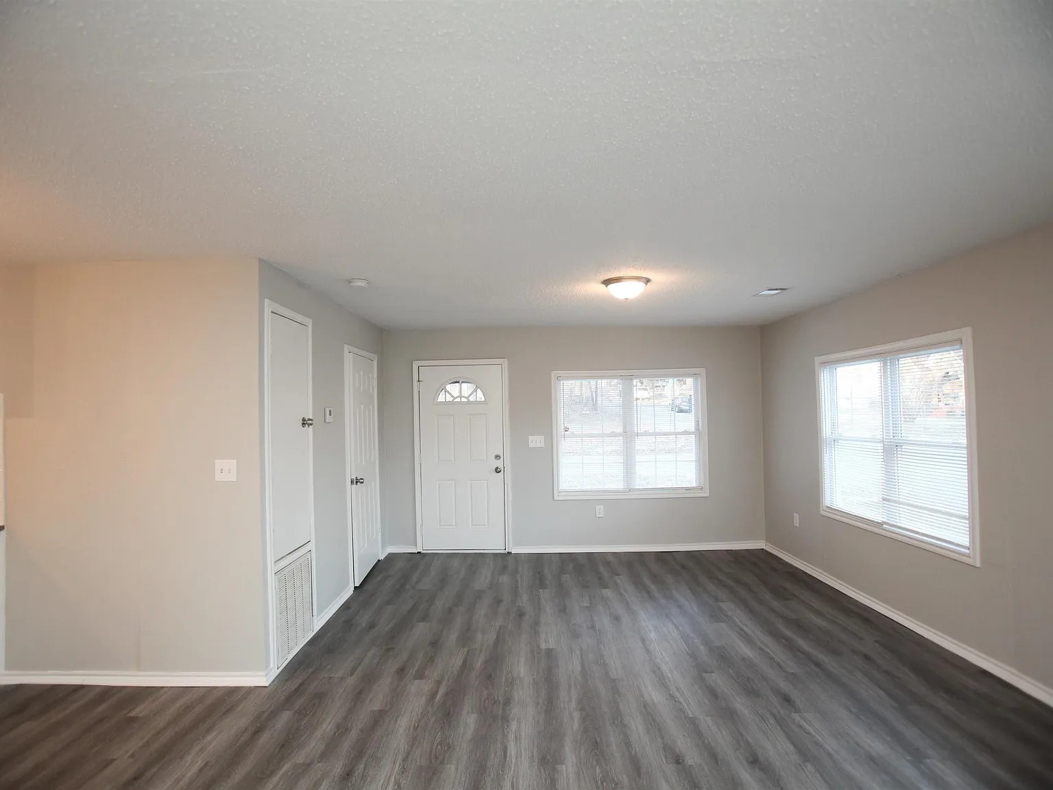 2 bed, 1.5 bath, 1207 sqft, $900 — Photo 3