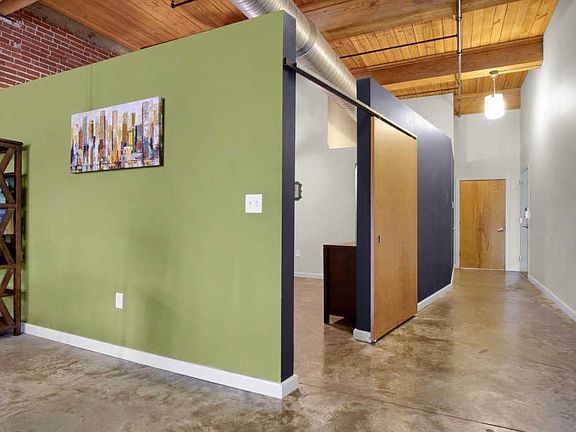 2nd image of 1015 Washington Ave APT 207