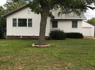 212 Barrett Ave N, Wessington Springs, SD 57382