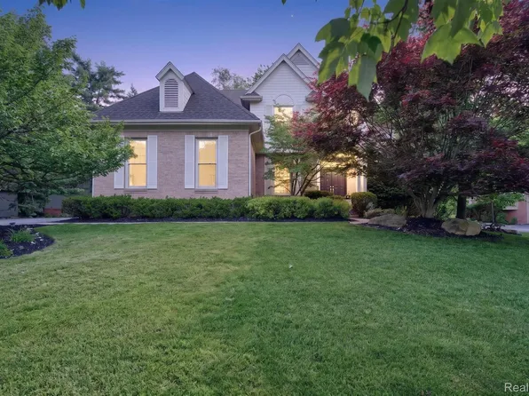 7359 Colchester Ln, West Bloomfield, MI 48322