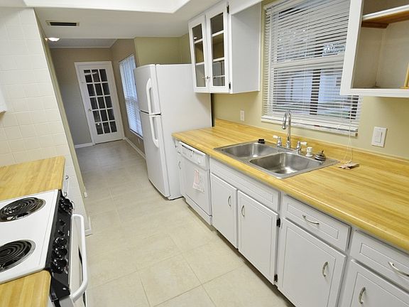 5th image of 410 Green Arbor Dr