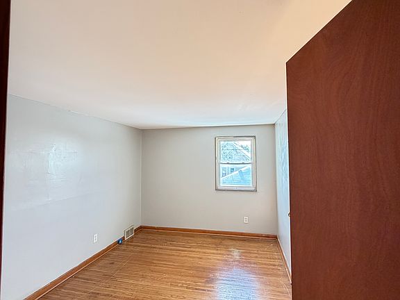 5th image of 347 Lasalle Ave Floor 2