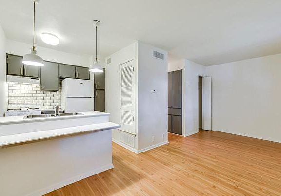 2nd image of 2412 Richcreek Rd #205