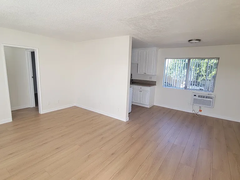 6336 Tujunga Ave — Photo 16