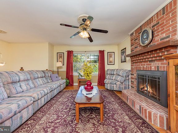 5th image of 1018 Eastern View Dr