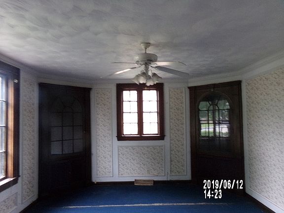 5th image of 2428 Lincoln Way W