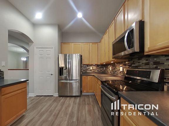 5th image of 43378 W Oakland Ct