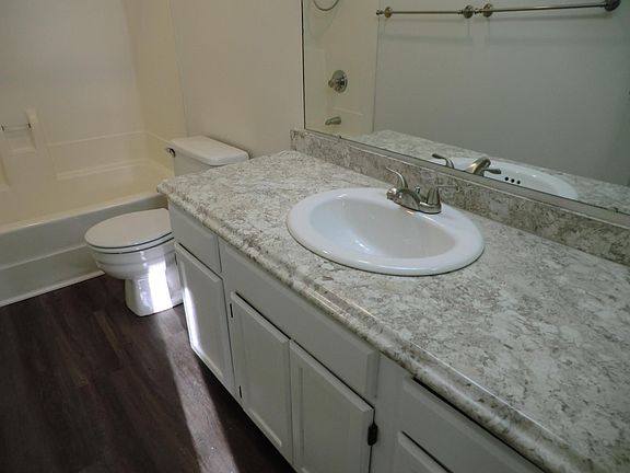 5th image of 2310 18th Ave S