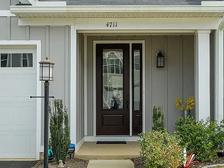 front entrance - 4711 Loyola Way