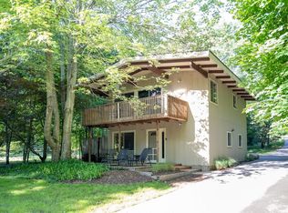 5875 Lakeshore Dr N, Holland, MI 49424