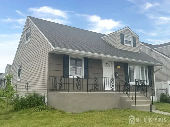 65 Oak St, Carteret, NJ 07008