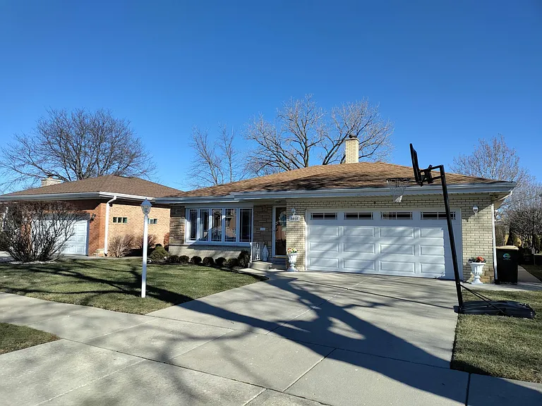 8919 Ozark Ave — Photo 1