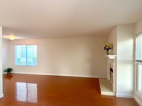 4th image of 982 Marquette Ln