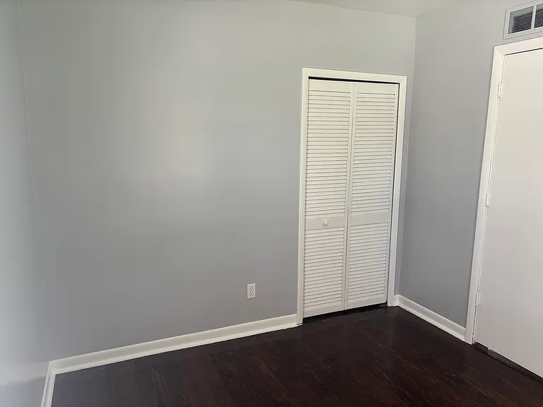 22441 Ridgeway St — Photo 15