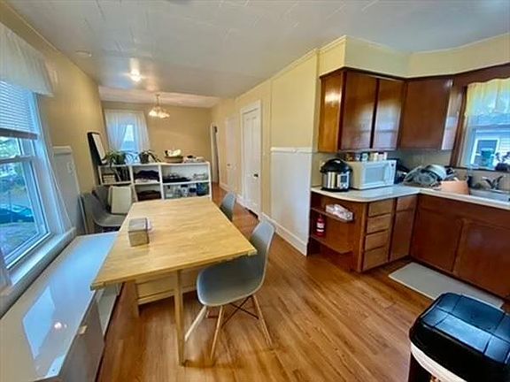 2nd image of 225 Arlington St #2