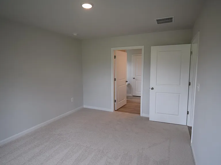 34 Diana Ct — Photo 11