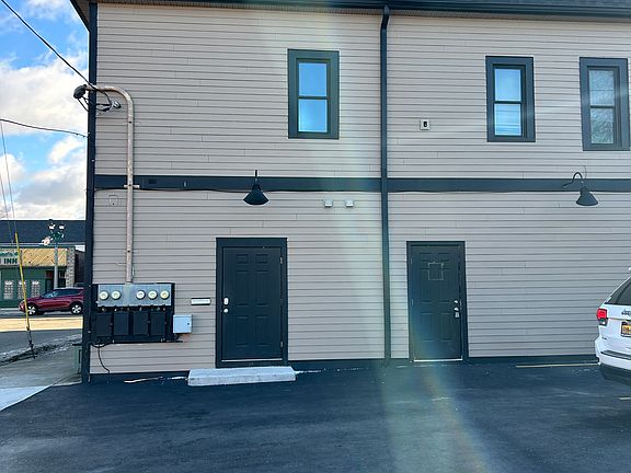 4th image of 2111 Seneca St APT 1