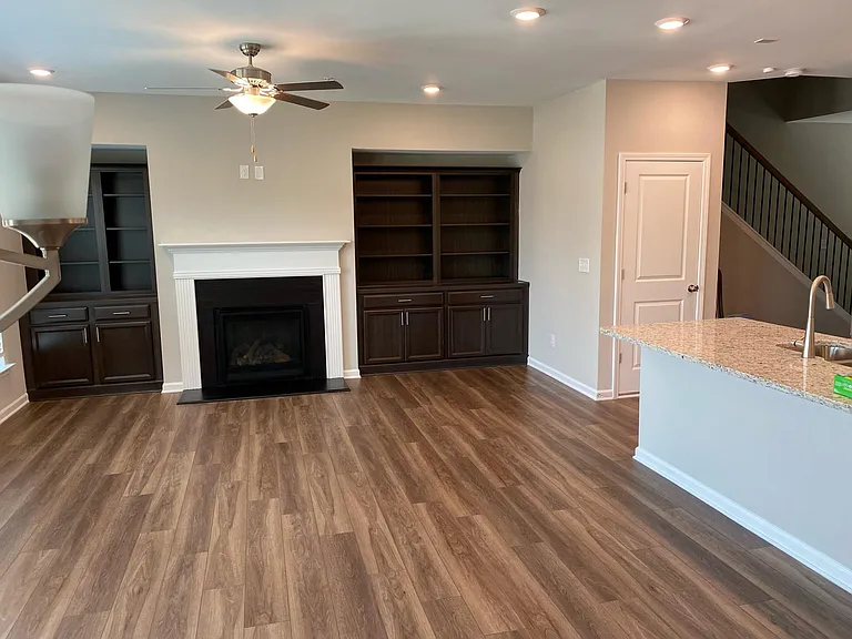1363 Endicott Ct #1363 — Photo 3