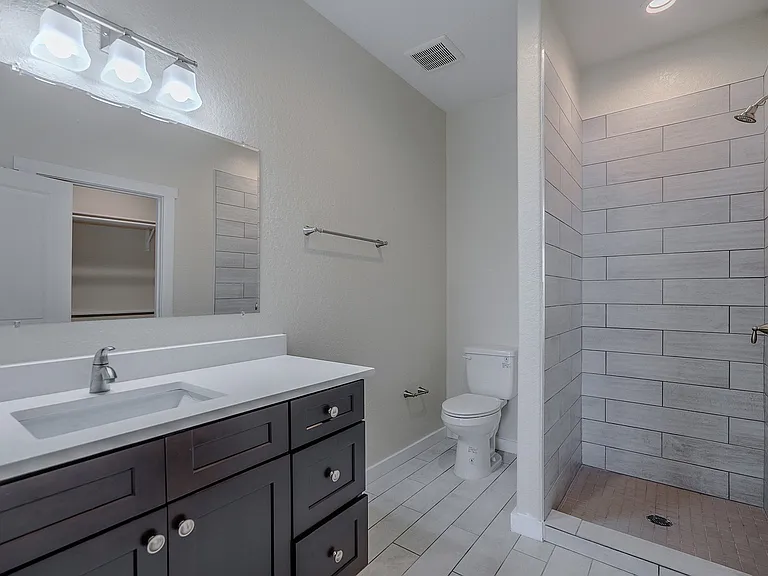 Belcara Luxury Townhomes Bathroom