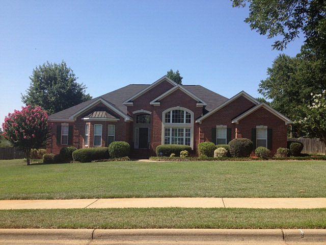 1st image of 102 Oakwood Dr