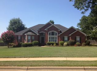 102 Oakwood Dr, Dothan, AL 36303