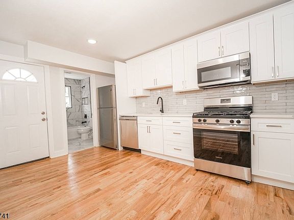 2nd image of 170 Seaman St
