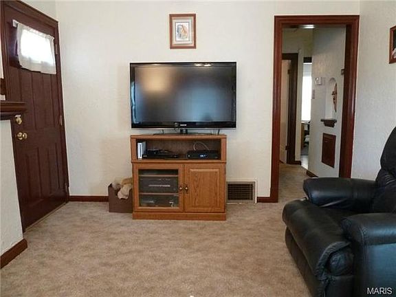4th image of 2427 Akins Dr