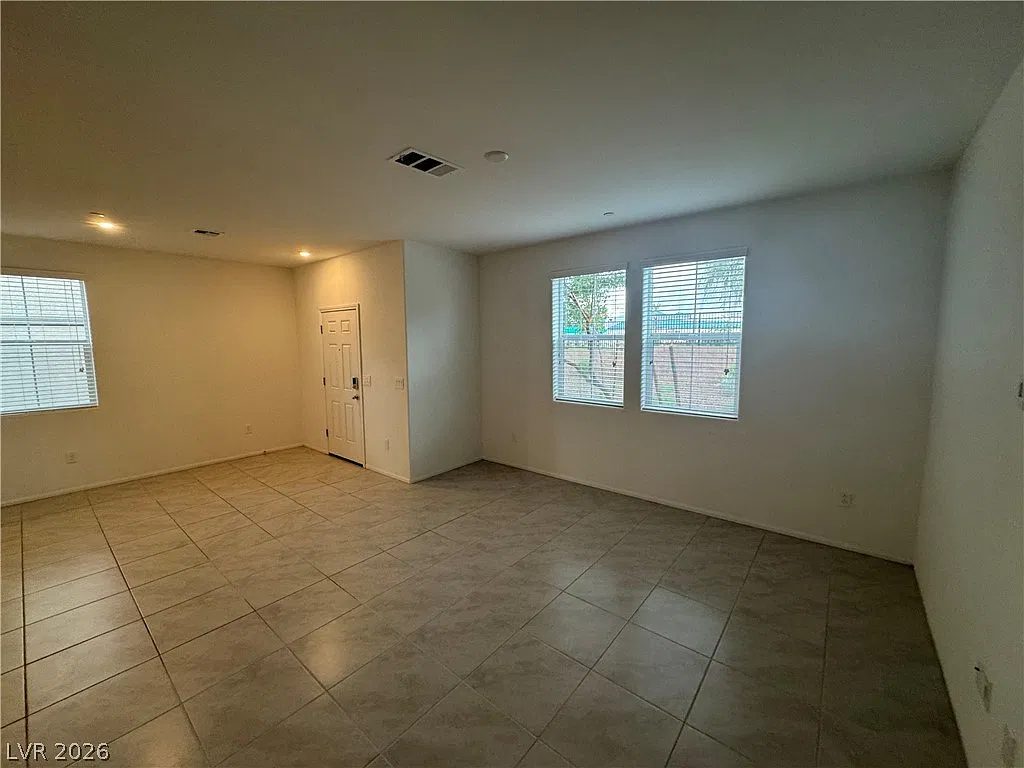 3 bed, 2.5 bath, 1832 sqft, $2,150 — Photo 4