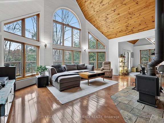 3rd image of 1115 Sherwood Forest Rd