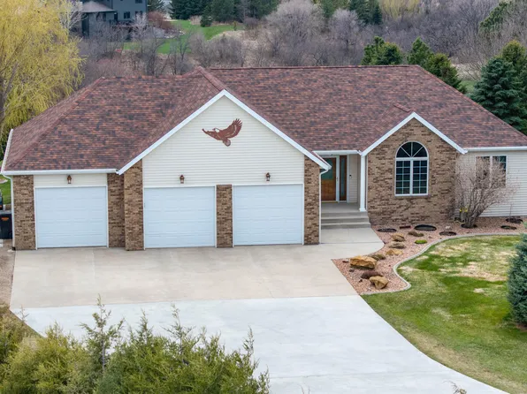 4601 Blue Spruce Rd, Bismarck, ND 58503
