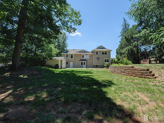 3rd image of 9 Paris Ave