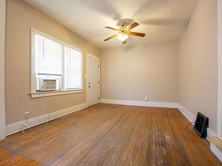 2202 Wirt St — Photo 5