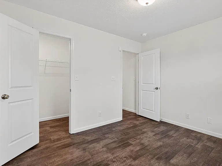 3272 Maitland Dr — Photo 11