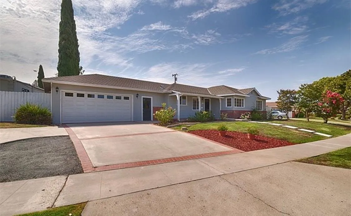 3 bed, 1441 sqft, $4,150 — Photo 3