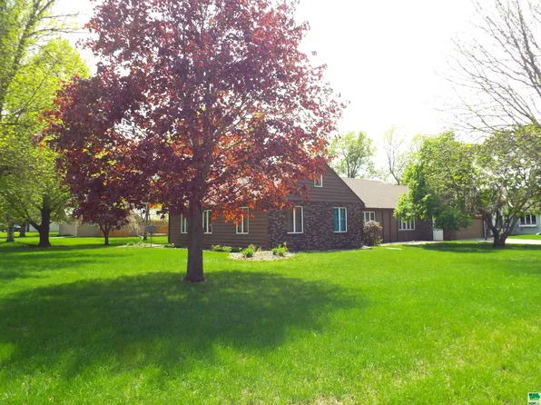 939 7th St NE, Sibley, IA 51249