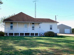 24700 Sparrow Rd, Farmer City, IL 61842