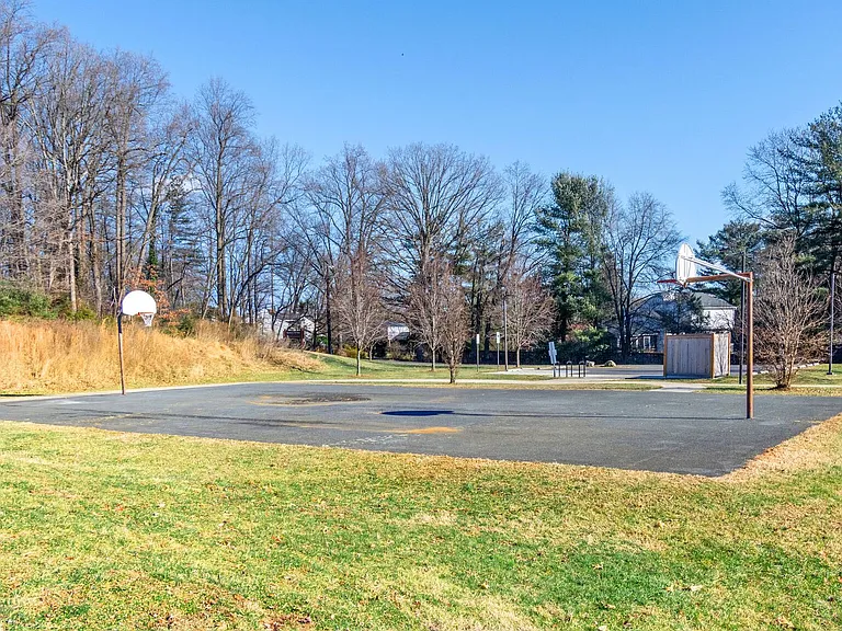 17020 Briardale Rd — Photo 45