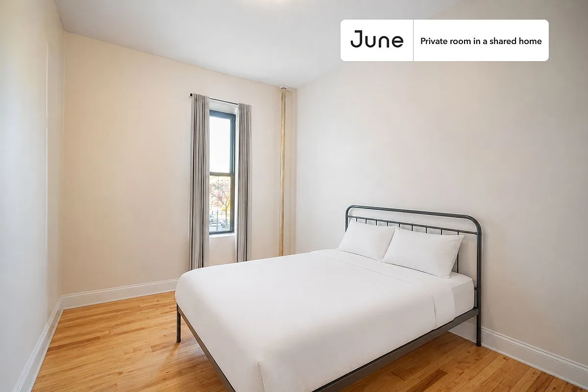 Full bedroom in 4 bed/1 bath home in Central Harlem #1653 C — Photo 1