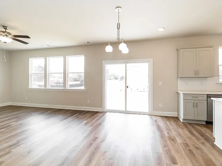 726 Lithia Inn Rd — Photo 36
