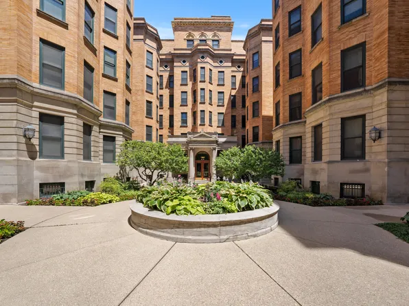 550 W Surf St APT 319, Chicago, IL 60657