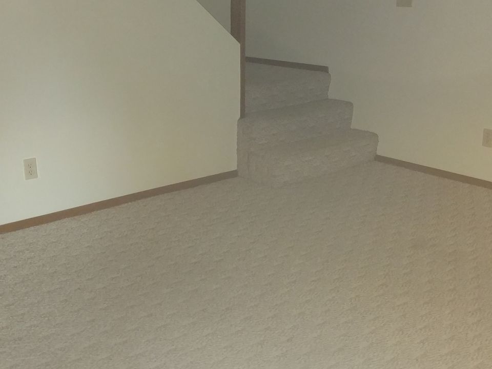 2nd image of 501 Johns Dr APT 5