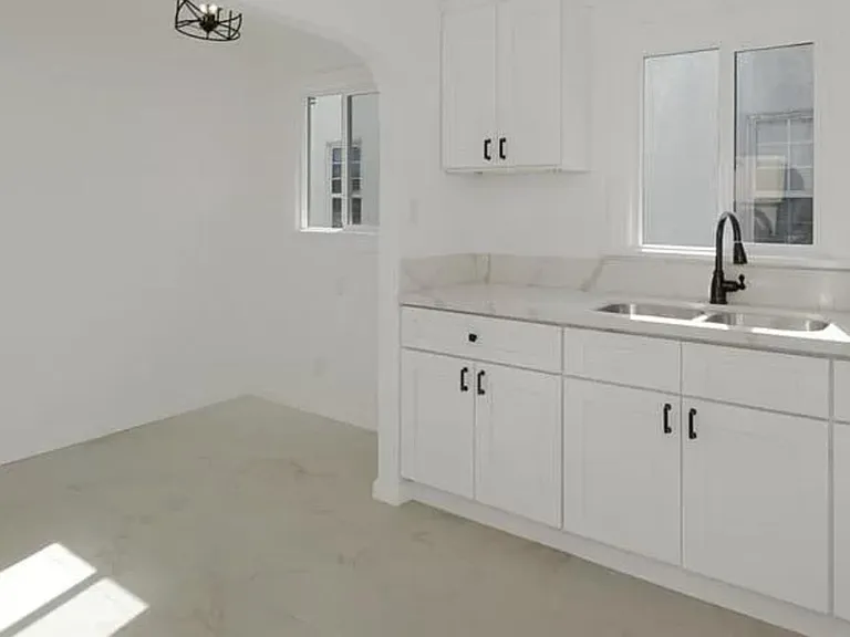 2233 S Cloverdale Ave — Photo 12