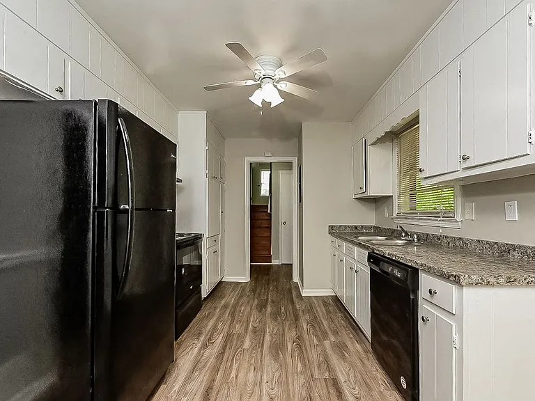 7015 Knollwood Dr — Photo 3